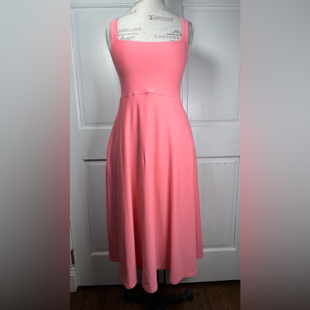 Beyond Yoga Featherweight At The Ready Midi Dress Coral Pink Size Medium - Picture 4 of 12